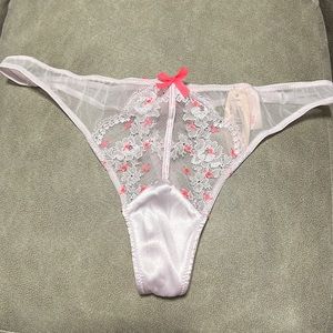 Brand New lace thong size M, never been worn